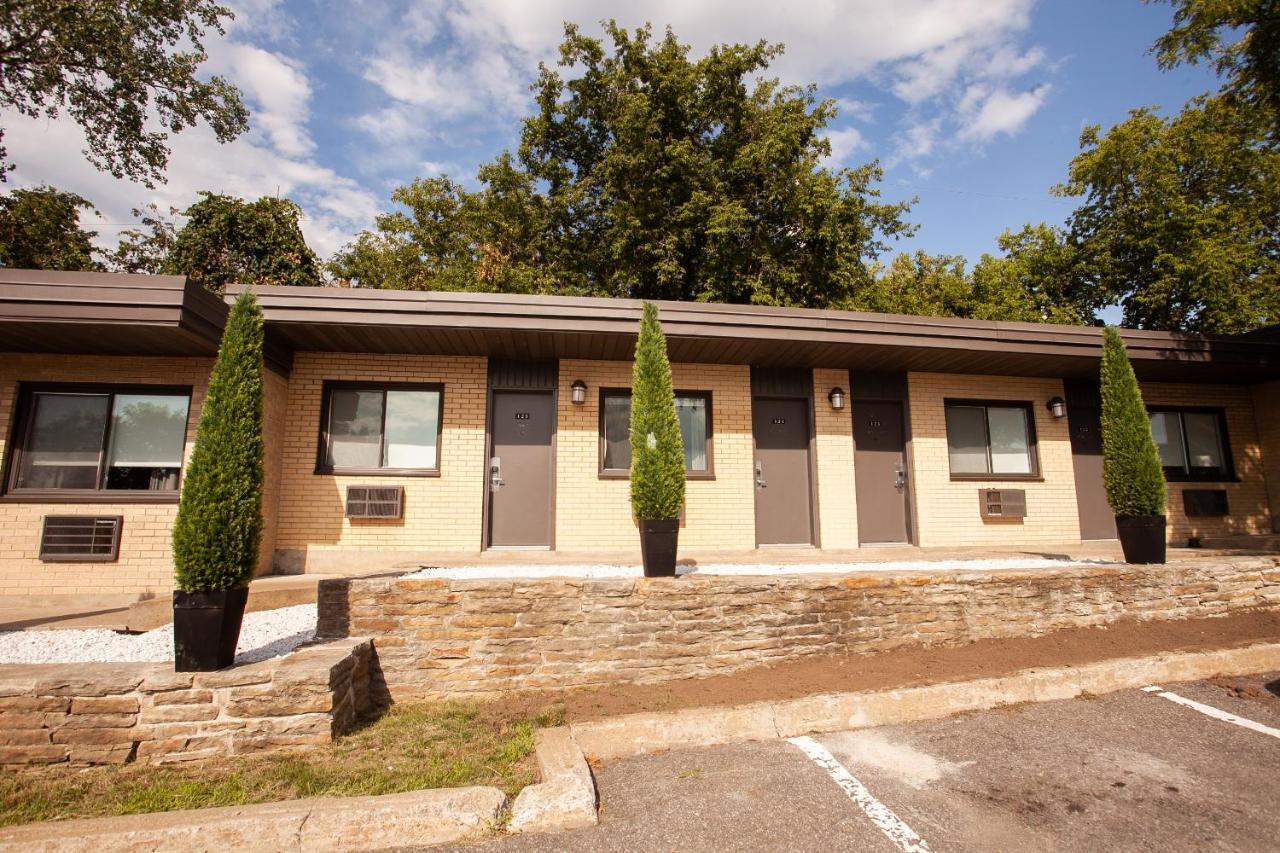 Motel Newstar Laval Luaran gambar