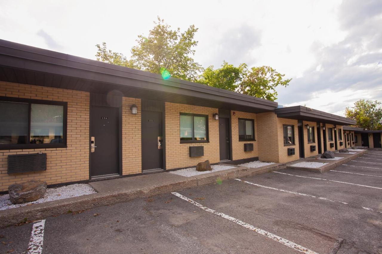 Motel Newstar Laval Luaran gambar
