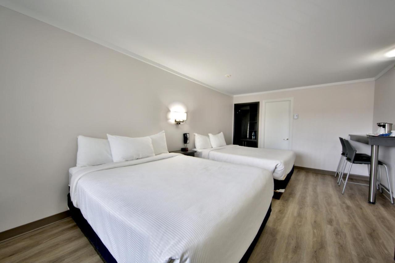 Motel Newstar Laval Luaran gambar